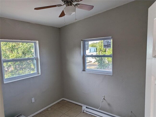 Photo - 2000 Queensboro Ave S