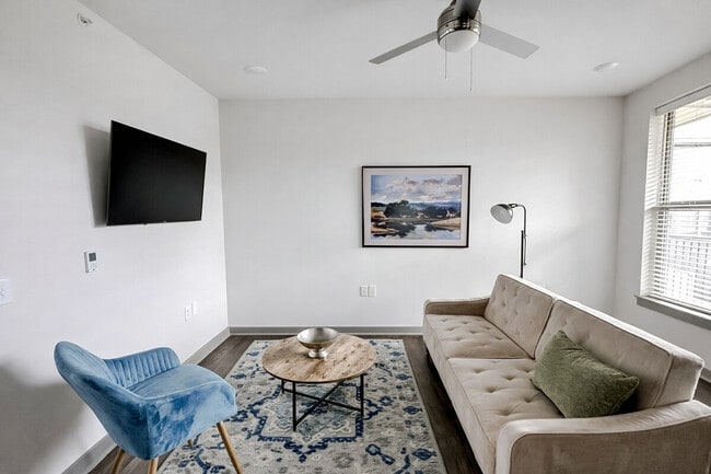 Building Photo - 501 Main St Unit ID1380796P