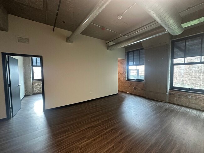 Photo - 2032 N Clybourn Ave