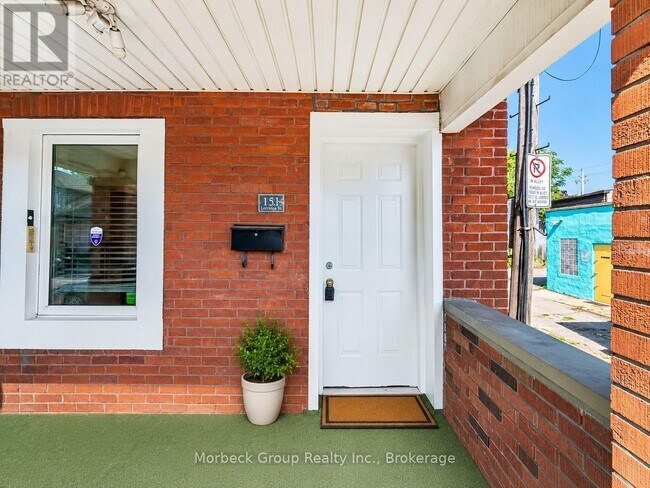 Photo - 151 Lottridge St