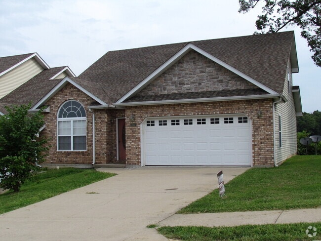 Building Photo - Available 10/7/2025 Rental