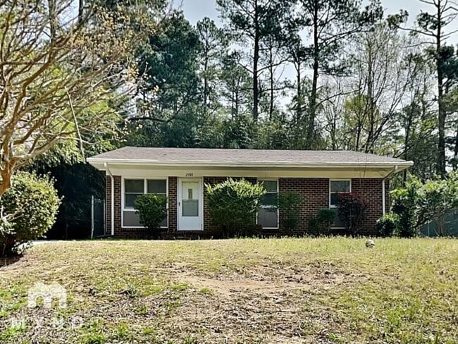 Building Photo - 2301 Charles St