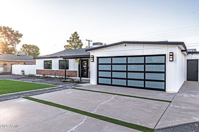 Photo - 1539 W Puget Ave