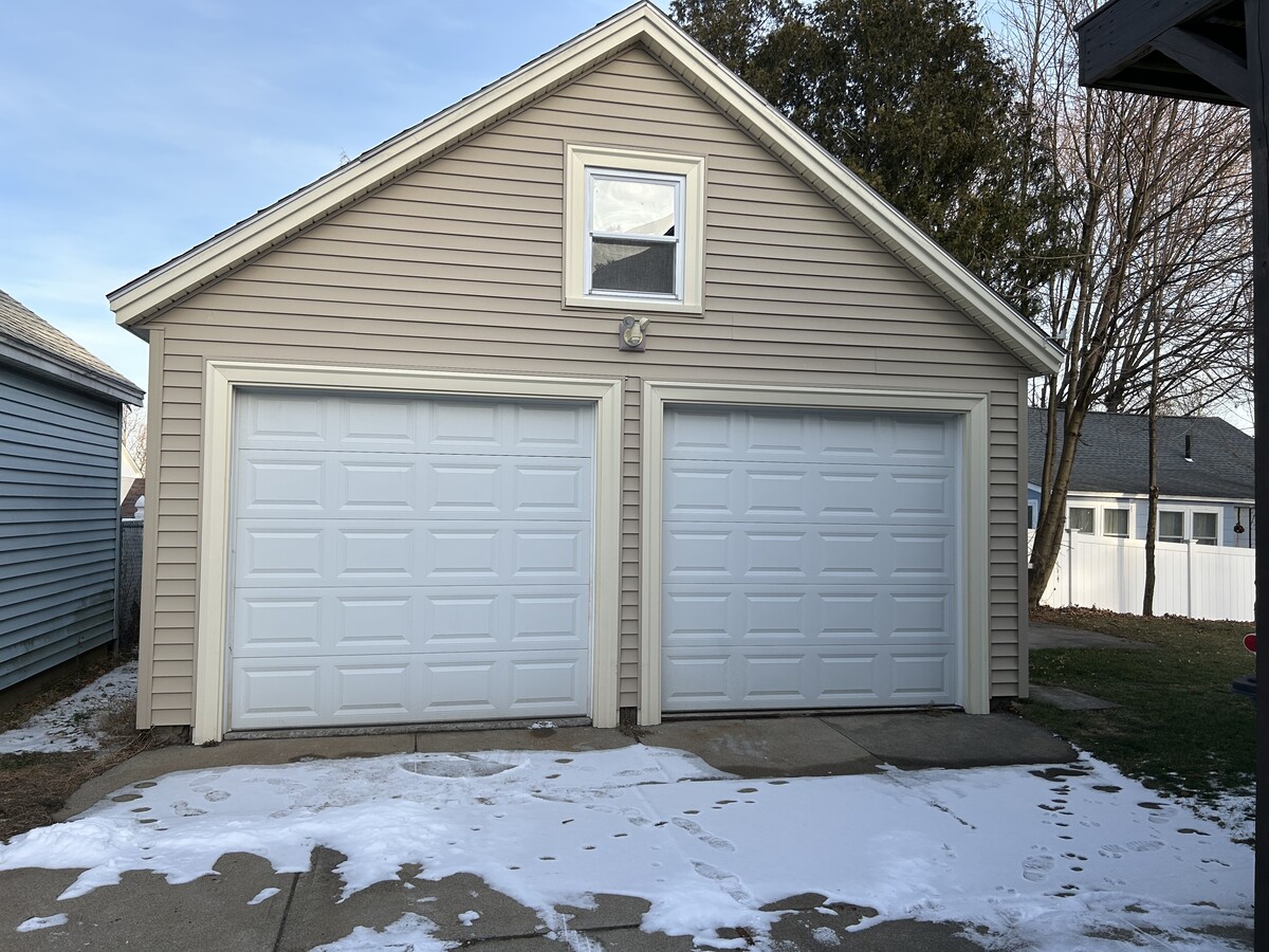 Front view - 164 Chestnut St Apartments