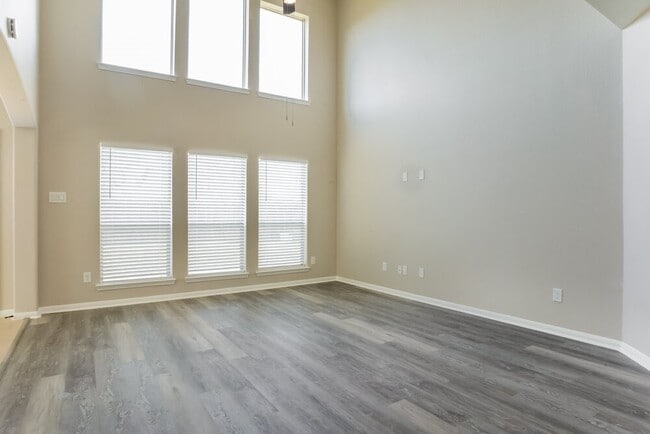 Photo - 8343 Broadleaf Ave