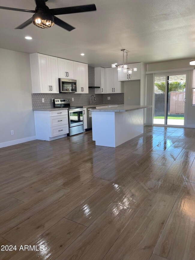 Building Photo - 8731 E Fairmount Ave Rental