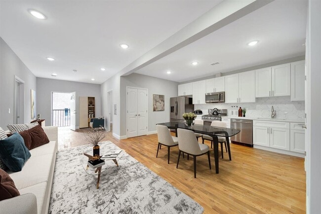 Building Photo - 725 Sip St Unit 303