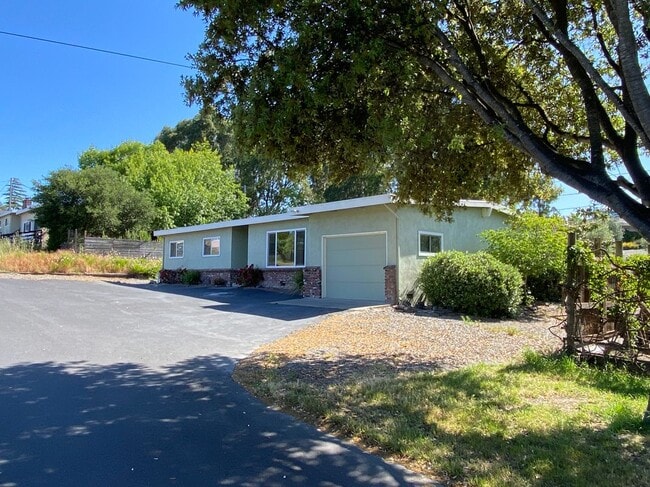 Photo - 150 Eugenia Dr House