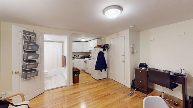 Photo - 170 Marlborough St Unidad BF