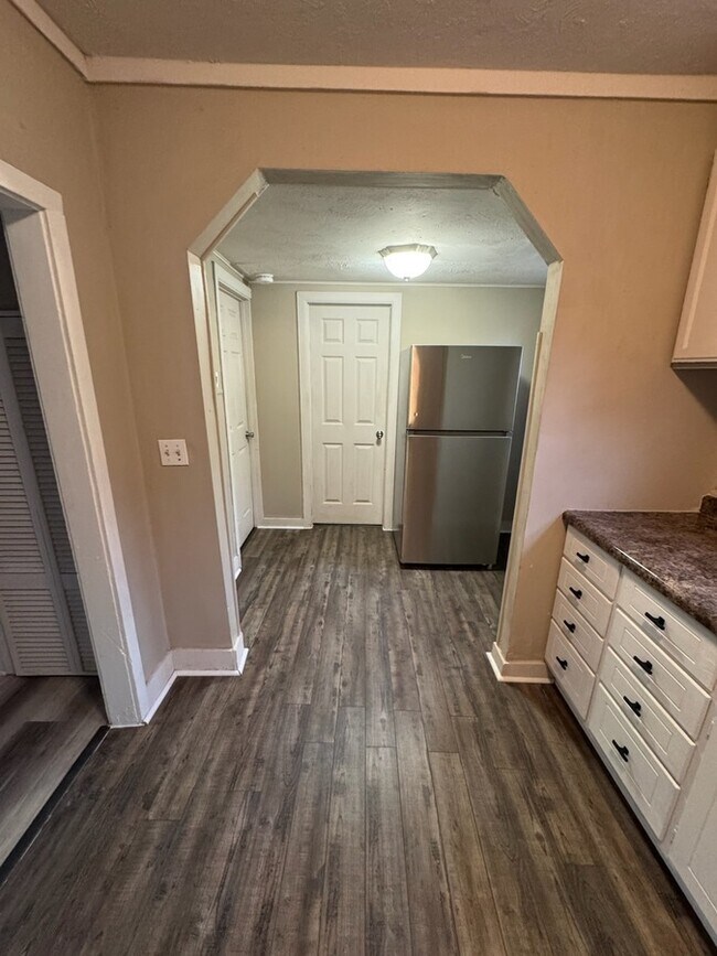 Photo - 1024 Leslie St