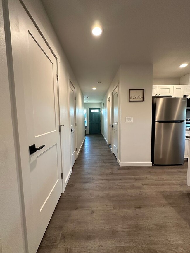 Photo - 527 Canterbury Ln