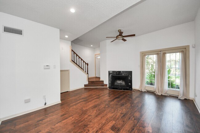 Photo - 800 Country Pl Dr