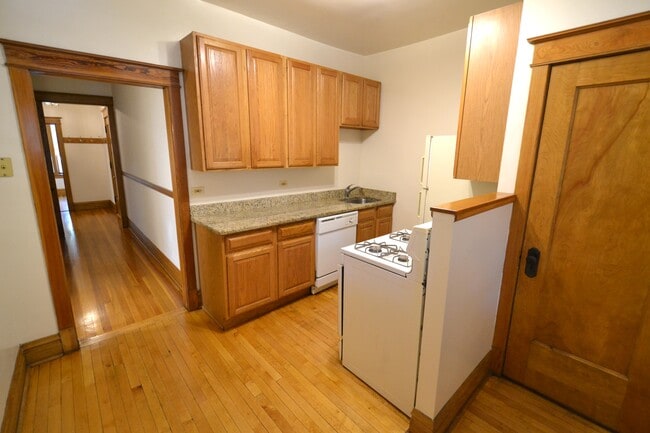 Photo - 3767 N Lakewood Ave Unit 2