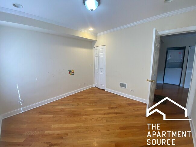 Photo - 2242 W Morse Ave Unit 2