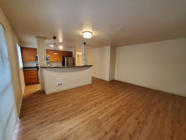 Downtown Bellevue 2 bed, 2 bath with Updat... - Downtown Bellevue 2 bed, 2 bath with Updat... Condo