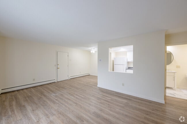 1 BR, 1 BA - 800 SF - Parkway Apartments