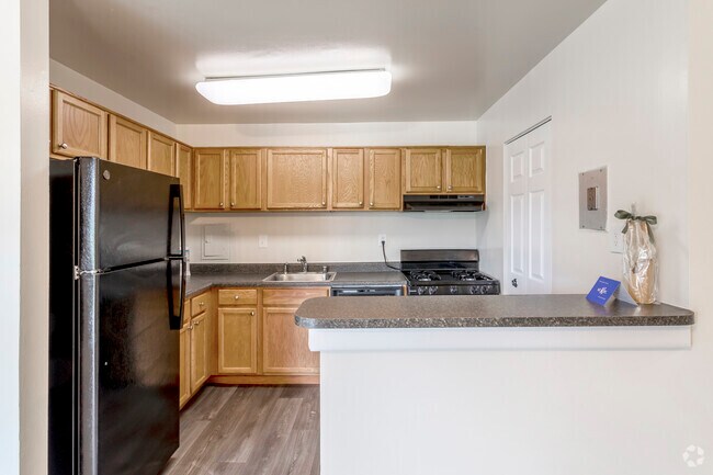 2 BR, 1 BA - 885 SF - Lansdowne Village Apartments