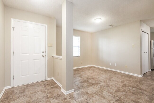 9047 Bainbridge Dr