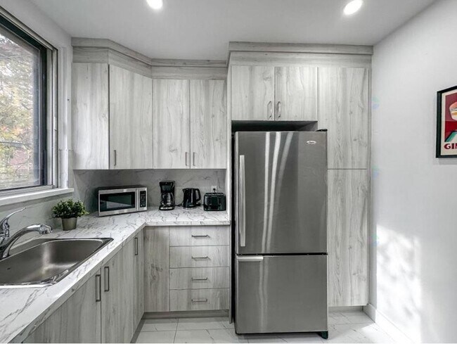 Photo - 720 Av. Marin