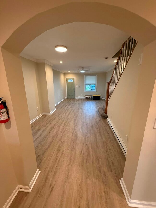 Photo - 419 E Frankford St