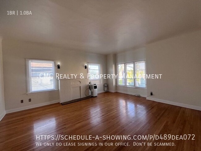 Building Photo - 3322 E 8th St Rental