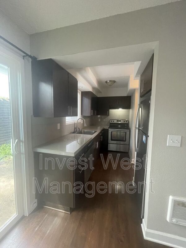 Photo - 3005 E 20th St