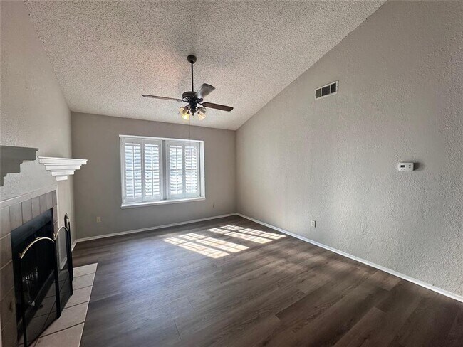 Photo - 1411 Gracy Farms Ln Unit 102