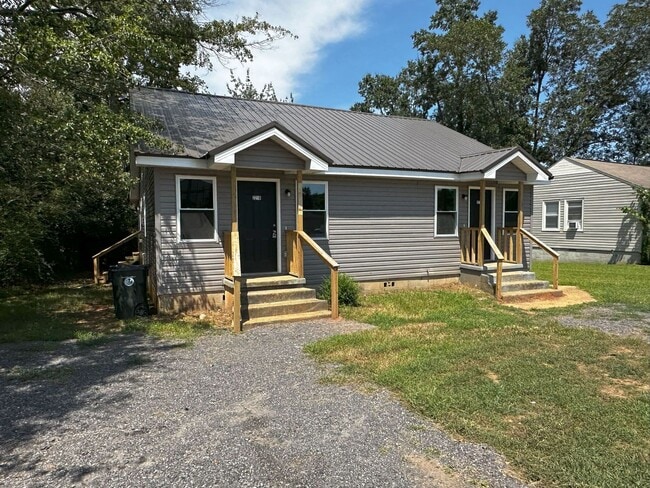 Building Photo - Beautifully Remodeled 2 Bedroom / 1 Bath D... Rental