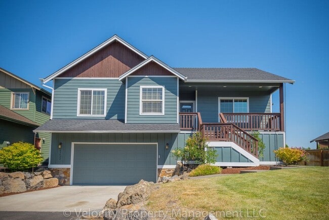 Building Photo - Immaculate Bend Home!