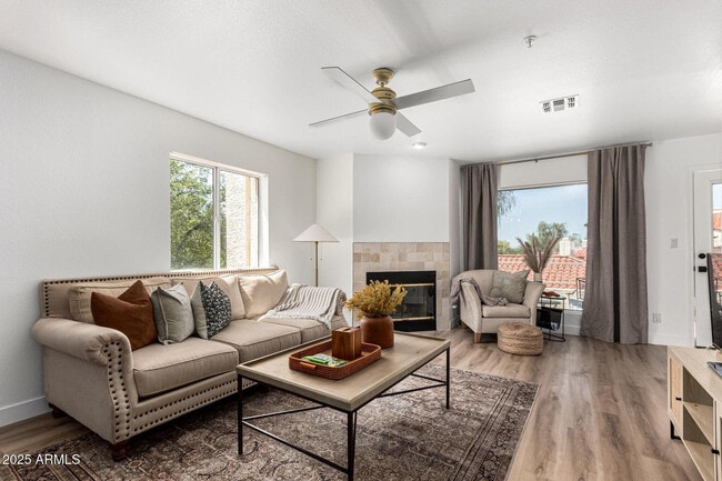 Building Photo - 10080 E Mountain View Rd Unit M327