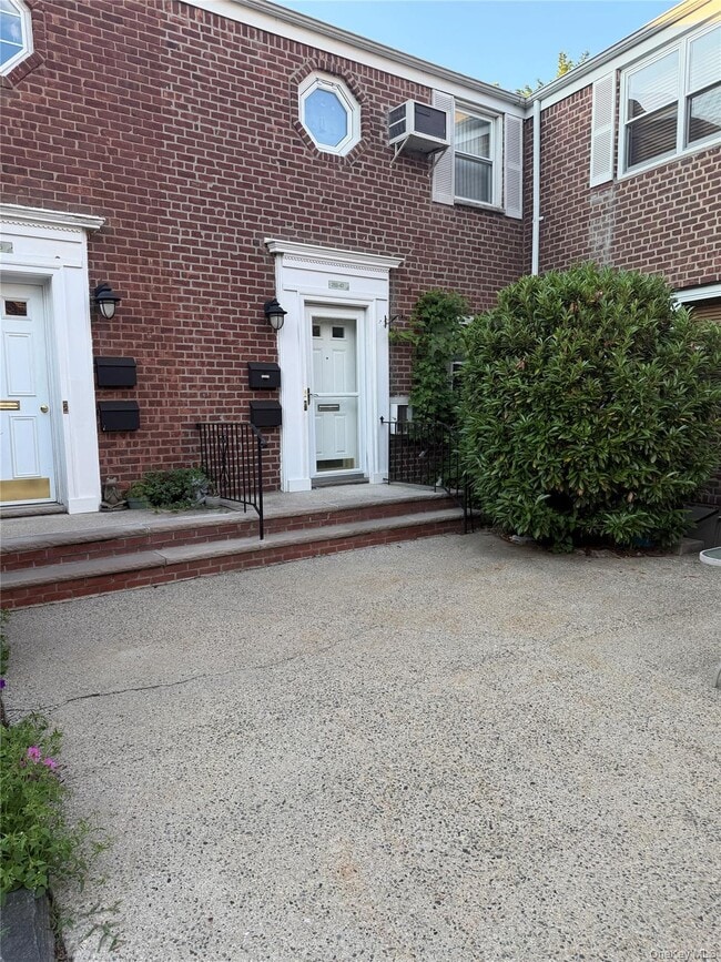 Building Photo - 21-01-26073 73rd St Unit 1A