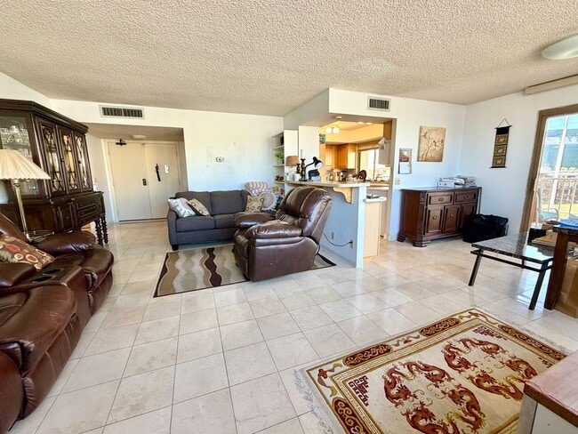 Photo - Gorgeous 2bedroom with amazing city views!