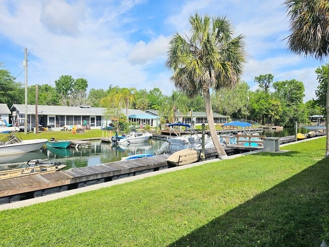 Building Photo - Experience the Ultimate Crystal River Geta... Unit 5 Rental