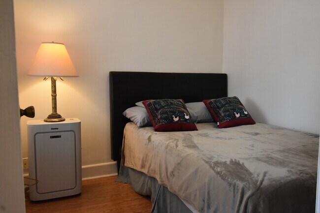 Unit 1 Half-Bedroom-Size or Office Space - 2279 N Clybourn Ave Unit 1