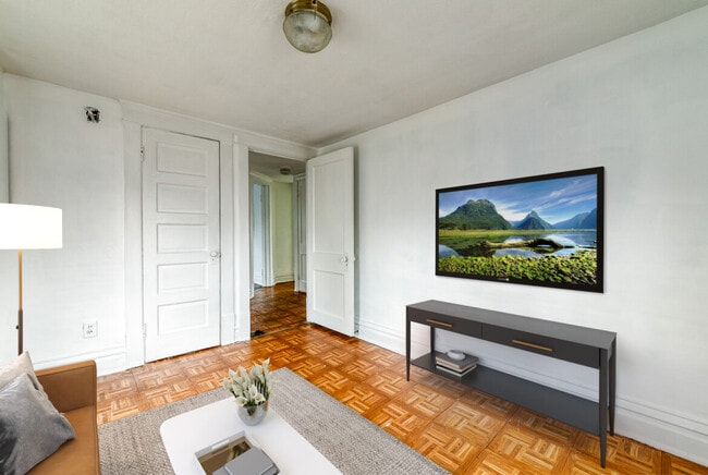 Photo - 124 E Barnes Ave