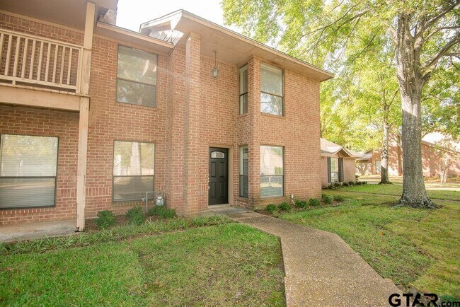 Photo - 5903 Hollytree Dr
