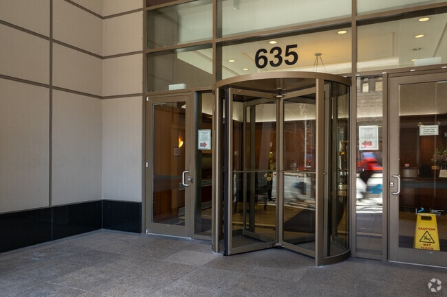 Entrance - The Caravel