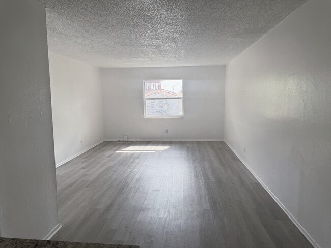 El Jardin Apartments