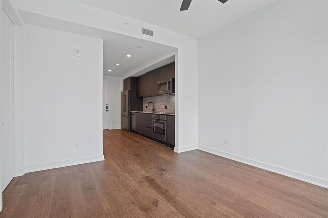 Photo - 84 East Ave Unit 2708