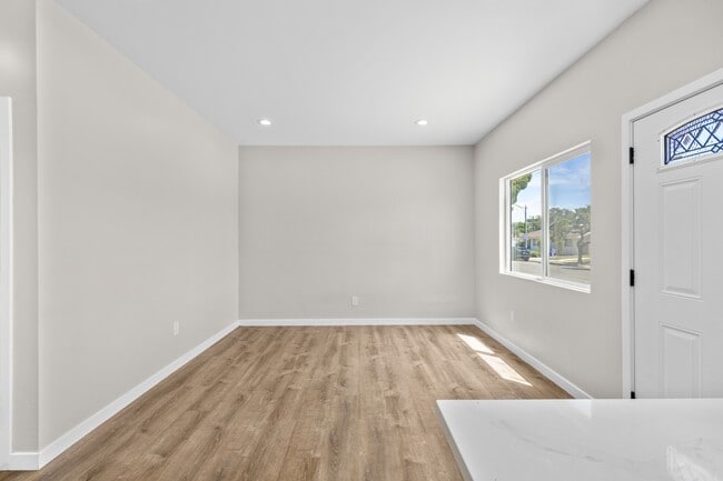 Photo - 5010 54th St