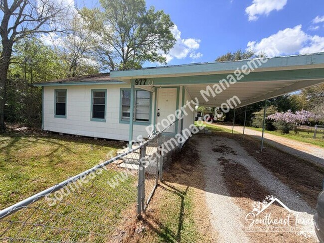 Building Photo - 977 Center St