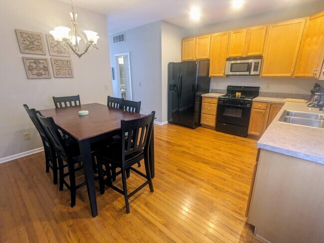 Photo - 498 E Kossuth St