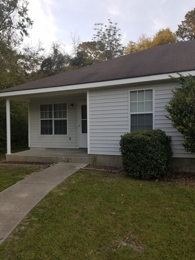 Building Photo - 6126 Vinnie Dr Unit B