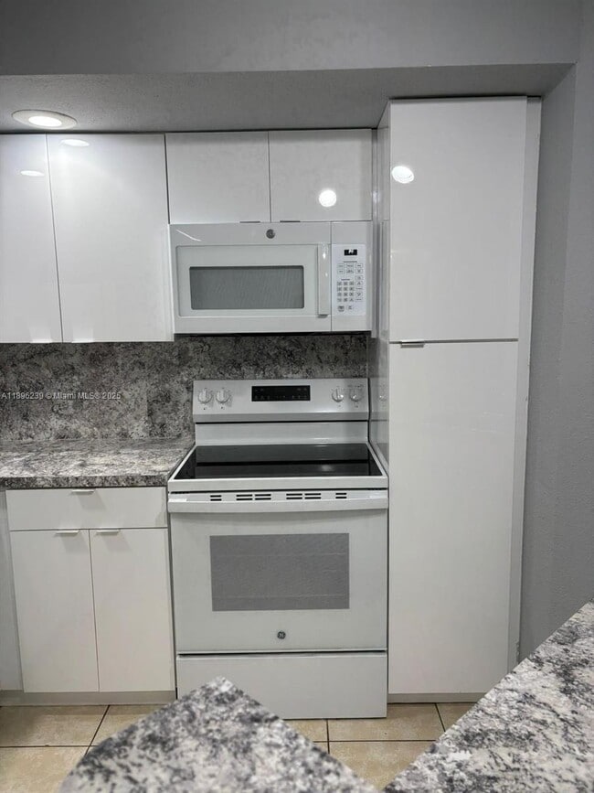 Photo - 1401 Village Blvd Unidad 913