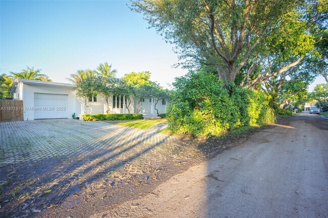 Photo - 355 Redwood Ln