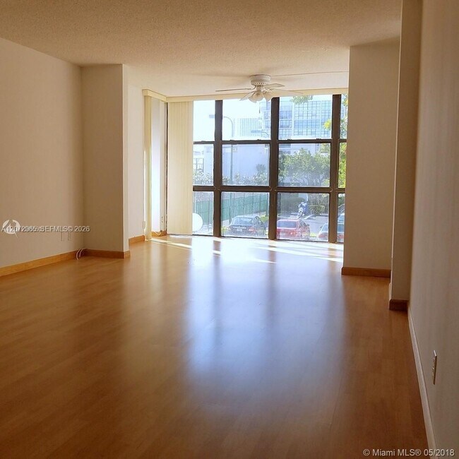 Photo - 1000 Parkview Dr Unit 216
