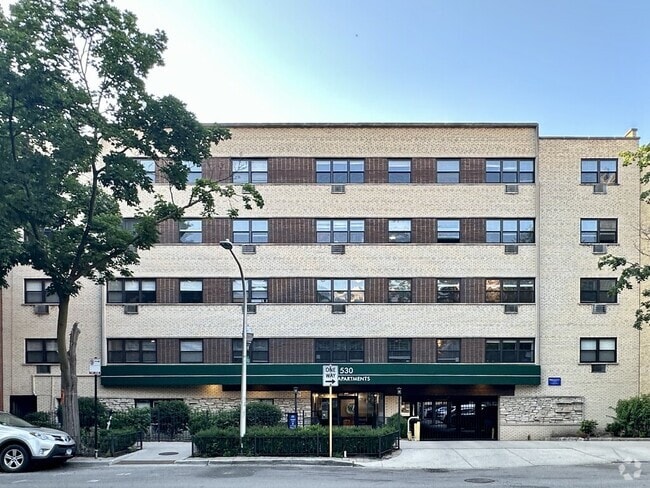 Building Photo - 533 W Surf St Rental