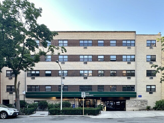 Photo - 533 W Surf St Condo Unit 215