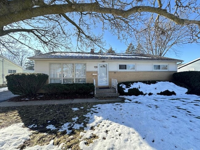 Photo - 1368 Spruce Ave