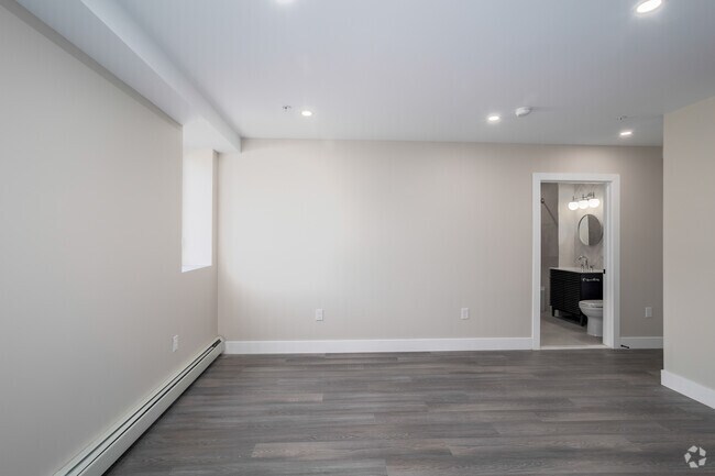 1BR, 1BA - Living Room - Borbeck Court